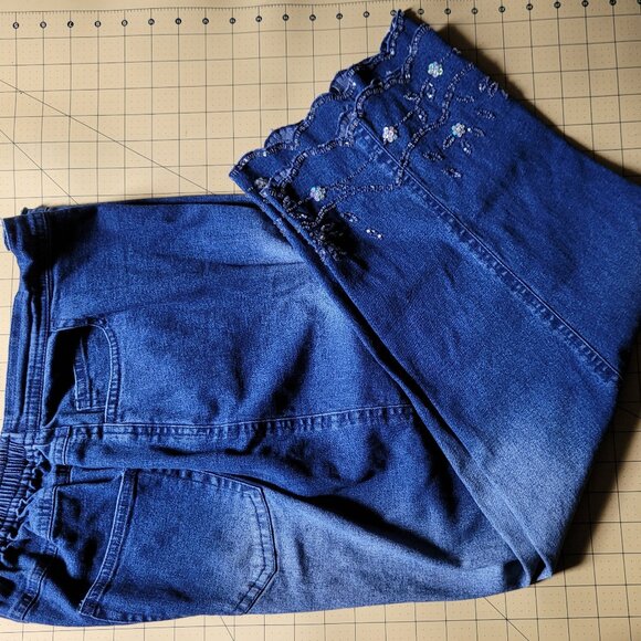 Quacker Factory Embellished Jean Capri's Misses Size Large - Picture 2 of 9